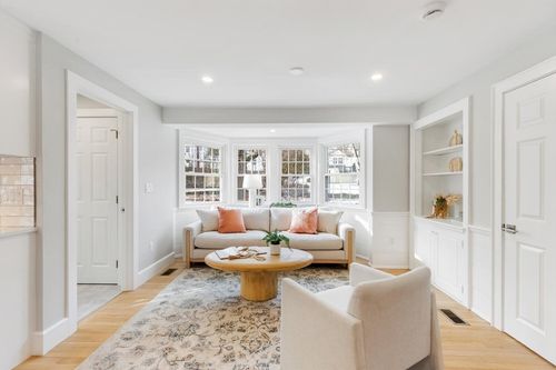 1 Town Way, Winchester, MA, 01890-3937 | Card Image