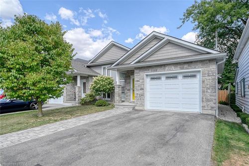 211 Oxford St, Ingersoll, ON, N5C2V8 | Card Image