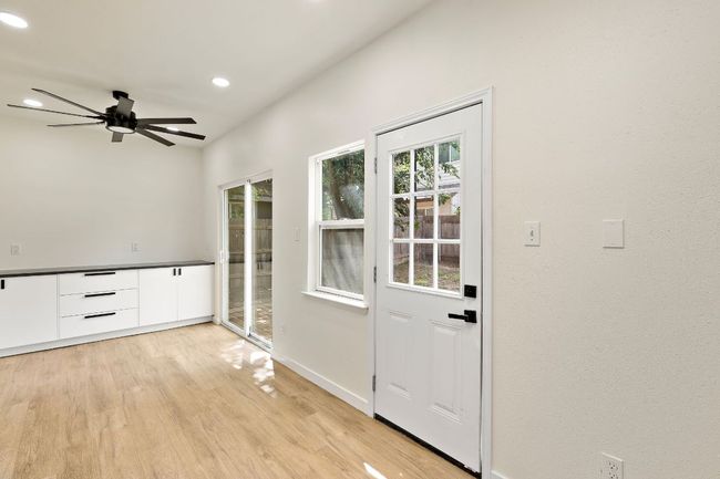 Additional cabinet and counter top space in the breakfast area | Image 11