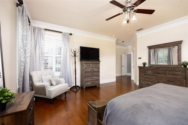 Large Primary En Suite with huge walk in closet and bathroom. | Image 17