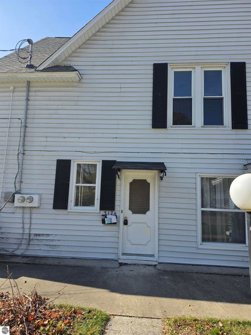 317 Holbrook St, Cadillac, MI, 49601-2027 | Card Image