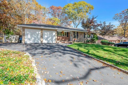 23 Princeton Dr, Dix Hills, NY, 11746-4839 | Card Image