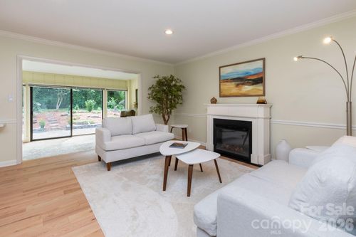 301 Crowfields Dr, Asheville, NC, 28803-3264 | Card Image