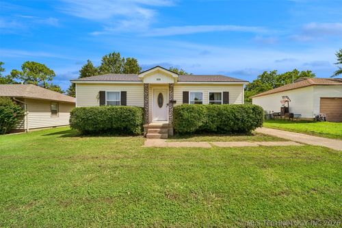 828 5th St, Cushing, OK, 74023-4407 | Card Image