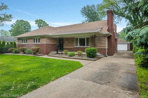 19998 Fairway Dr, Grosse Pointe Woods, MI, 48236-2435 | Card Image