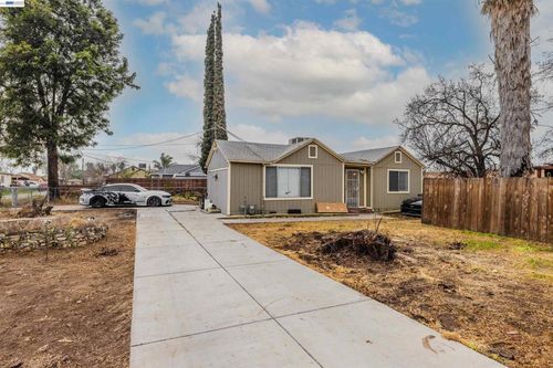 252 252 W Clover Rd, Tracy, CA, 95376 | Card Image