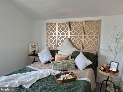 916 Spruce St, COLLINGDALE, PA, 19023-3929 | Card Image