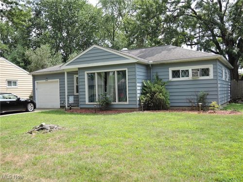 8963 Lynnhaven Rd, Parma Heights, OH, 44130-4139 | Card Image