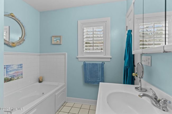 1508 W Oak Island Dr, House other with 3 bedrooms, 2 bathrooms and 2 parking in Oak Island NC | Image 7