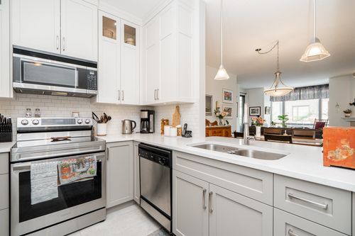 403-1551 Foster St, White Rock, BC, V4B5M1 | Card Image