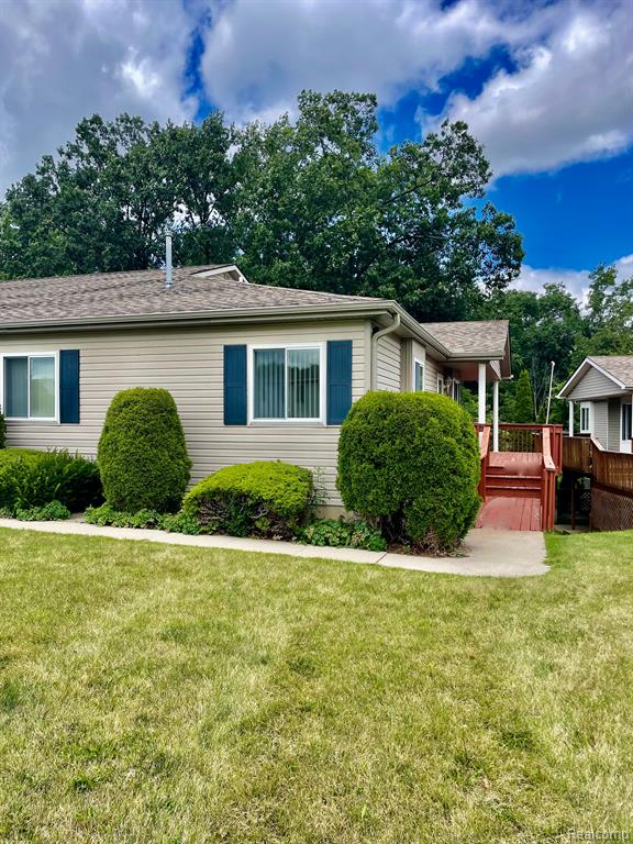 Parkwood Dr, Grand Blanc, MI 48439