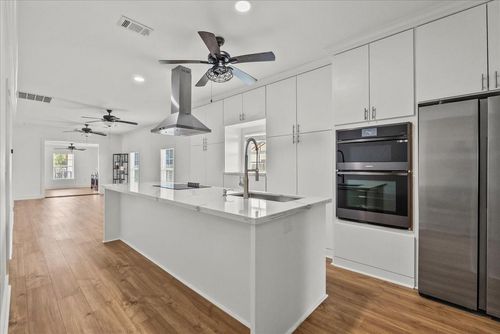 7013 Corsicana St, Houston, TX, 77020-7523 | Card Image