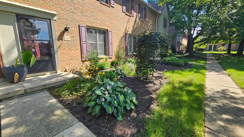 5305 Berrywood Dr, Columbus, OH, 43220-1892 | Card Image