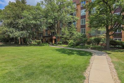 4G - 445 N Park Boulevard, Condo with 3 bedrooms, 2 bathrooms and 1 parking in Glen Ellyn IL | Image 1