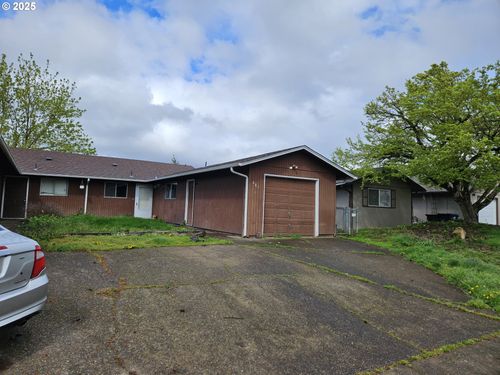 684 W Quinalt St, Springfield, OR, 97477-2754 | Card Image
