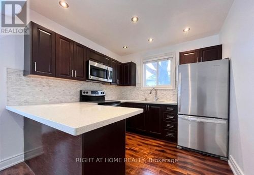 upper-195 Taylor Mills Dr N, Richmond Hill, ON, L4C2T5 | Card Image