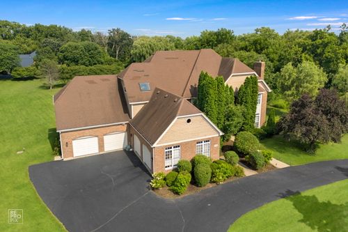 6709 Oakwood Manor Dr, Crystal Lake, IL, 60012-1197 | Card Image