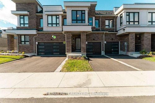 153 Sailors Landing, Bowmanville, ON, L1C7G4 | Card Image