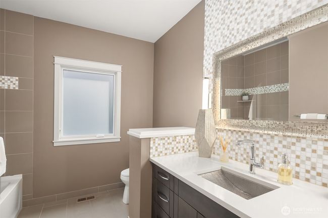 212 5 Th Ave W, House other with 4 bedrooms, 4 bathrooms and 4 parking in Kirkland WA | Image 29