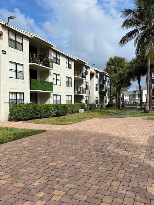 3-13-700 Palm Ln, Royal Palm Beach, FL, 33411-4509 | Card Image