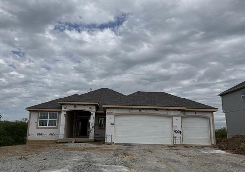 9009 N Poplar Avenue, Kansas City, MO, 64156 | Card Image