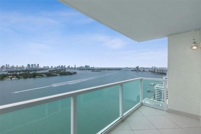 2607 - 650 West Ave, Condo with 3 bedrooms, 2 bathrooms and null parking in Miami Beach FL | Image 2