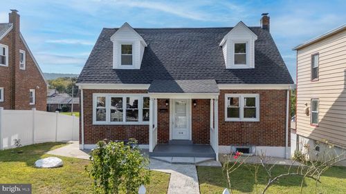 316 E Susquehanna St, Allentown, PA, 18103-5142 | Card Image