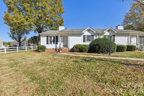 6025 Crape Myrtle Ln, Charlotte, NC, 28216-1415 | Card Image