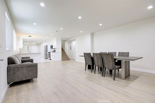 7711 Forsythe St, Tujunga, CA, 91042-1608 | Card Image