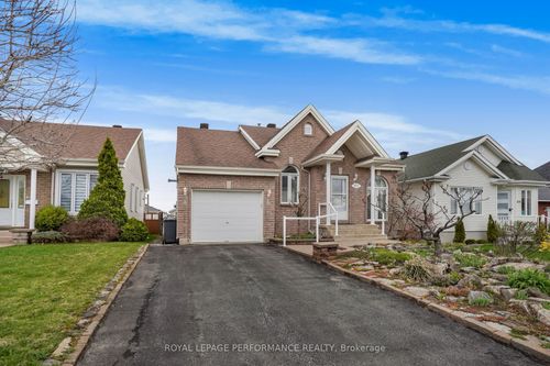 877 Pilon St, Hawkesbury, ON, K6A3P8 | Card Image