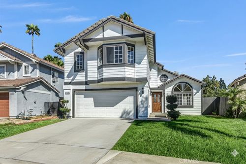 8051 Mcgregor Ct, Fontana, CA, 92336 | Card Image