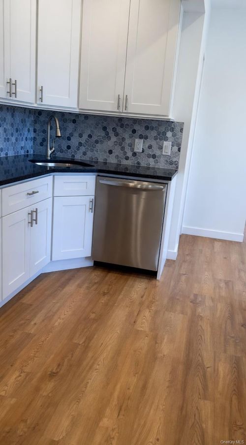 2r-54-01 108th St, Corona, NY, 11368-3913 | Card Image