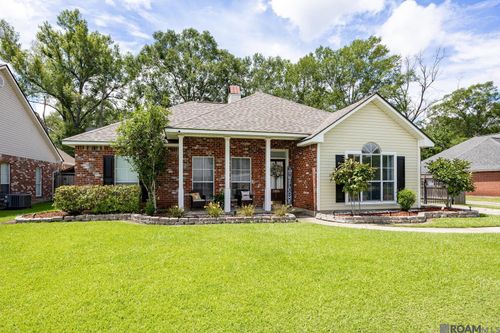 7886 Oakland Dr, Denham Springs, LA, 70706-1943 | Card Image