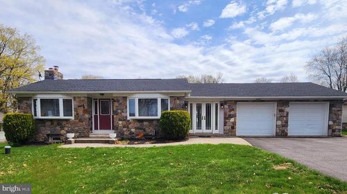 643 S Delaware Dr, Mount Bethel, PA, 18343-5803 | Card Image