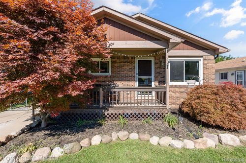 49431 Fuller Rd, Chesterfield, MI, 48051-2510 | Card Image