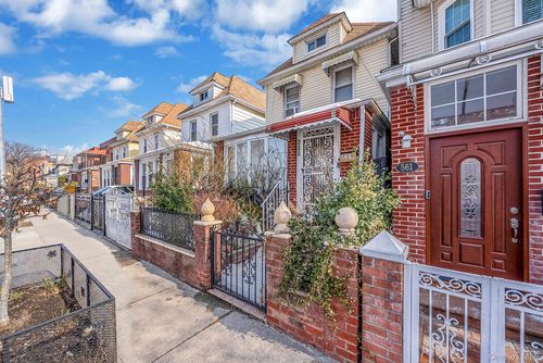 559 E 28th St, Brooklyn, NY, 11210-1433 | Card Image