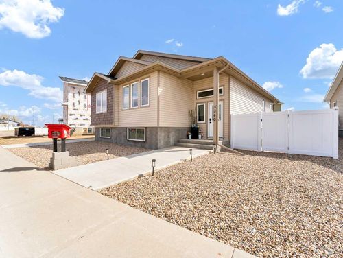 5360 Southlands Dr Se, Medicine Hat, AB, T1B0R2 | Card Image