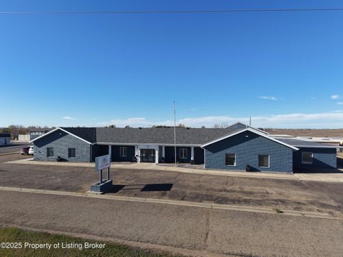 2933 3rd Ave W, Dickinson, ND, 58601-2619 | Card Image
