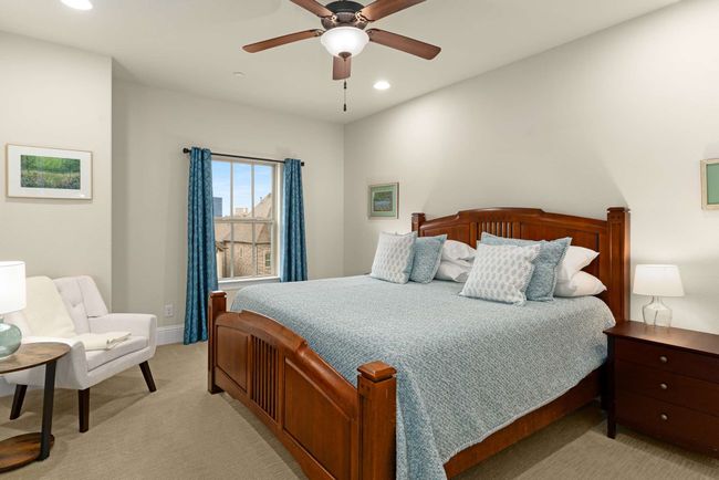 Bedroom with walk in closet and ensuite bathroom. | Image 26