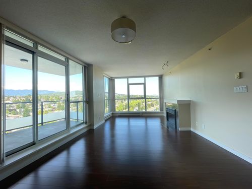 22xx-2225 Holdom Ave, Burnaby, BC, V5B0A1 | Card Image