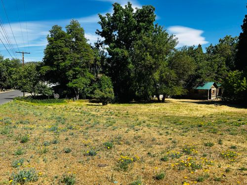 106 N West St, Yreka, CA, 96097-2304 | Card Image