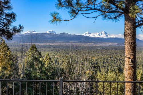 1748 Nw Farewell Dr, Bend, OR, 97703-5692 | Card Image