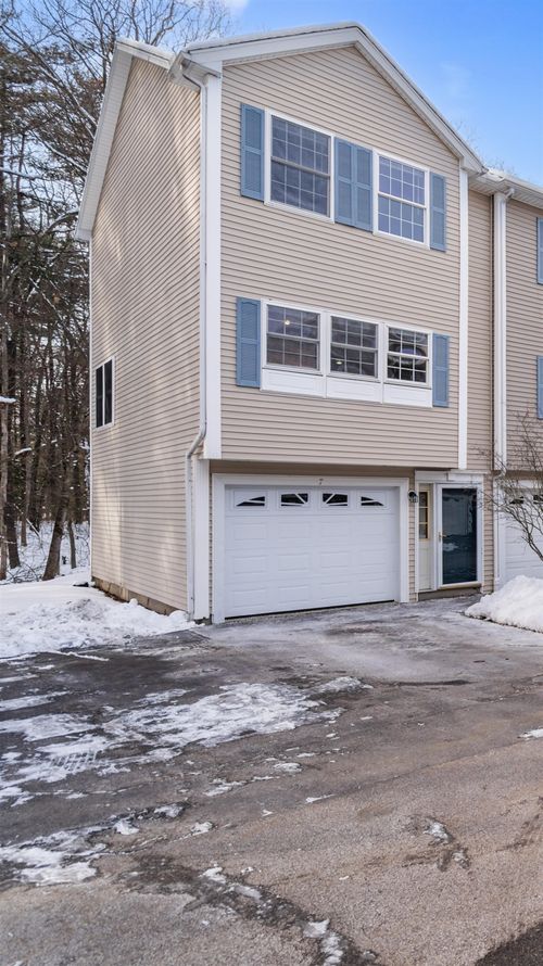 7-1029 S. Mammoth Road, Manchester, NH, 03109 | Card Image