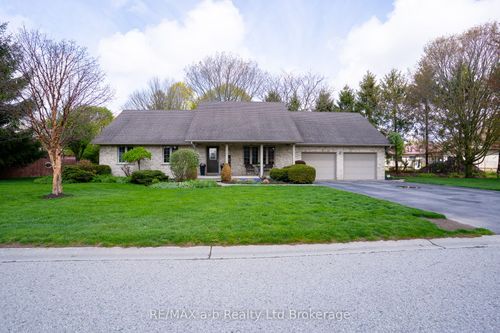 4 Otter View Dr, Otterville, ON, N0J1R0 | Card Image