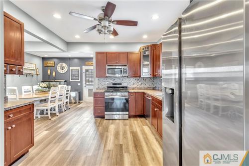 21 Pleasant Ave, Sewaren, NJ, 07077-1108 | Card Image