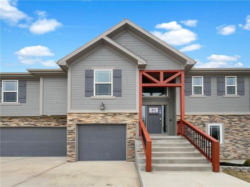13510 Forest Oaks Dr, Smithville, MO, 64089-9021 | Card Image