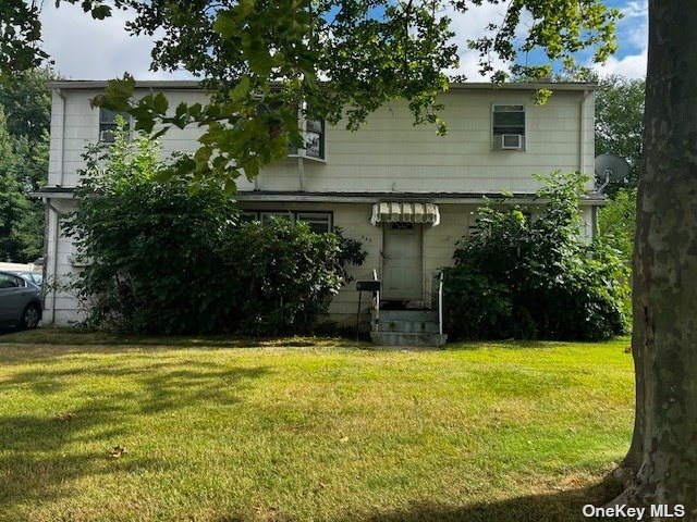51st St, Lindenhurst, NY 11757