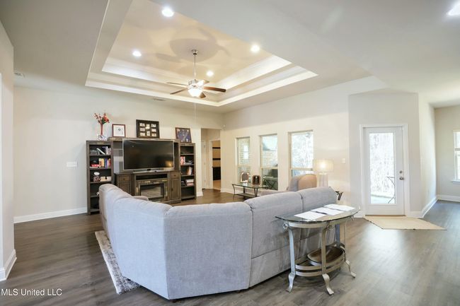 Living Room | Image 10