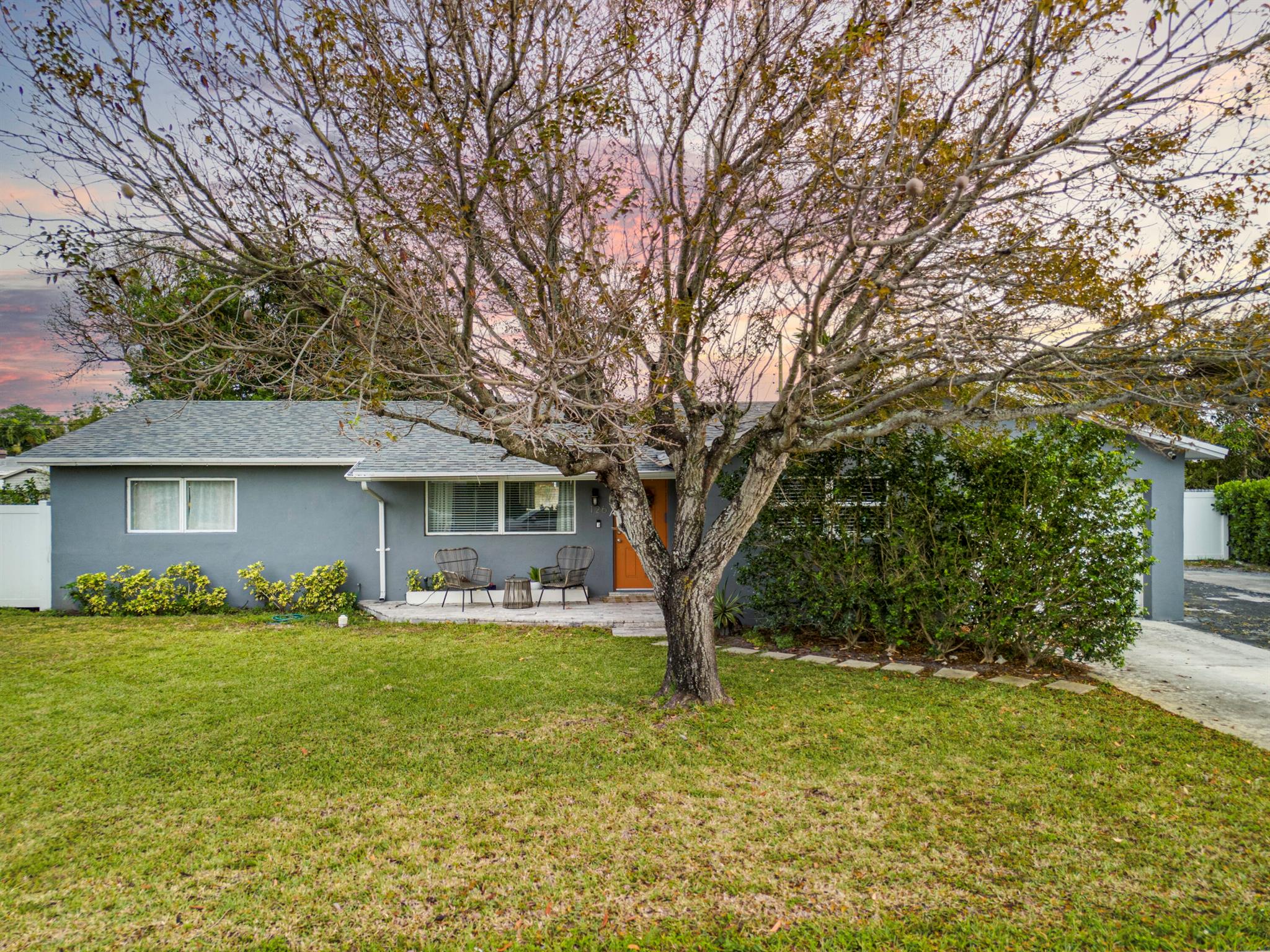 10th Ave, Boynton Beach, FL 33435