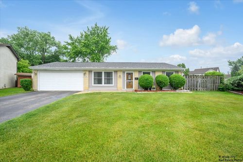 8246 N Applewood Ct, Hanover Park, IL, 60133-2352 | Card Image